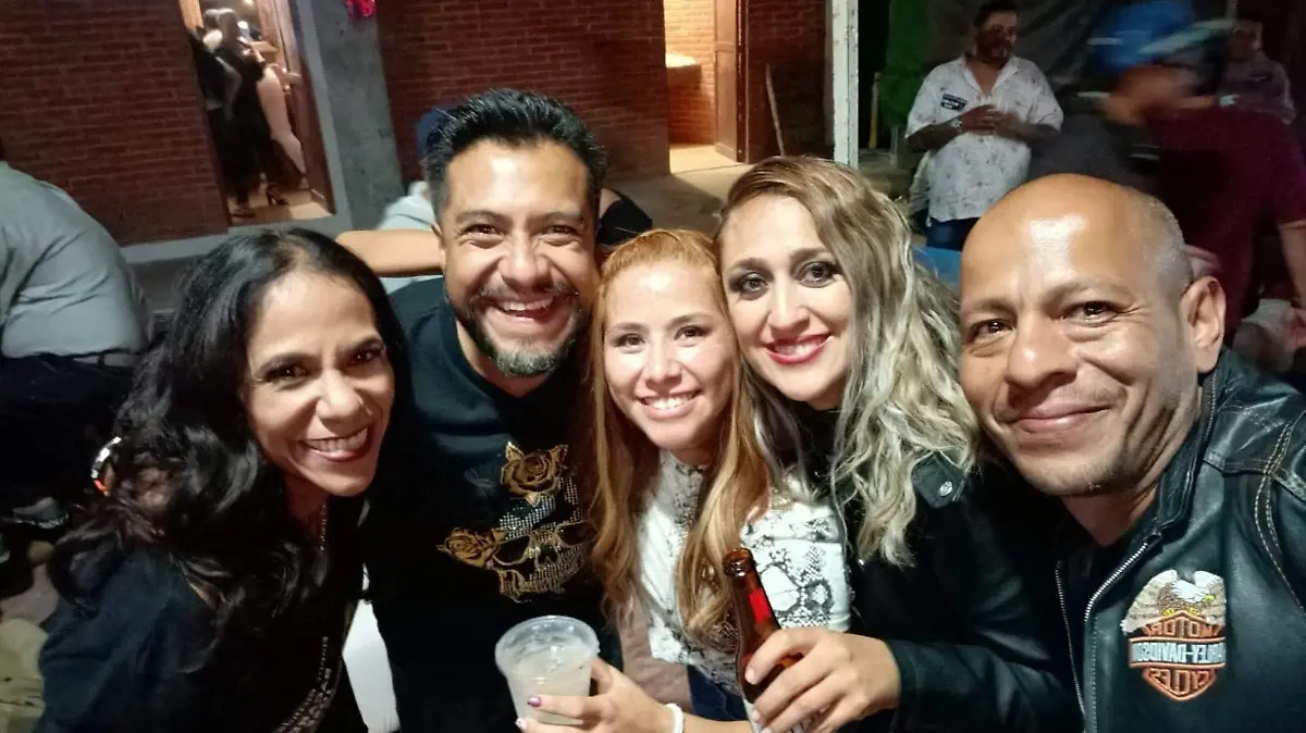 SJR Con su esposa y amigos